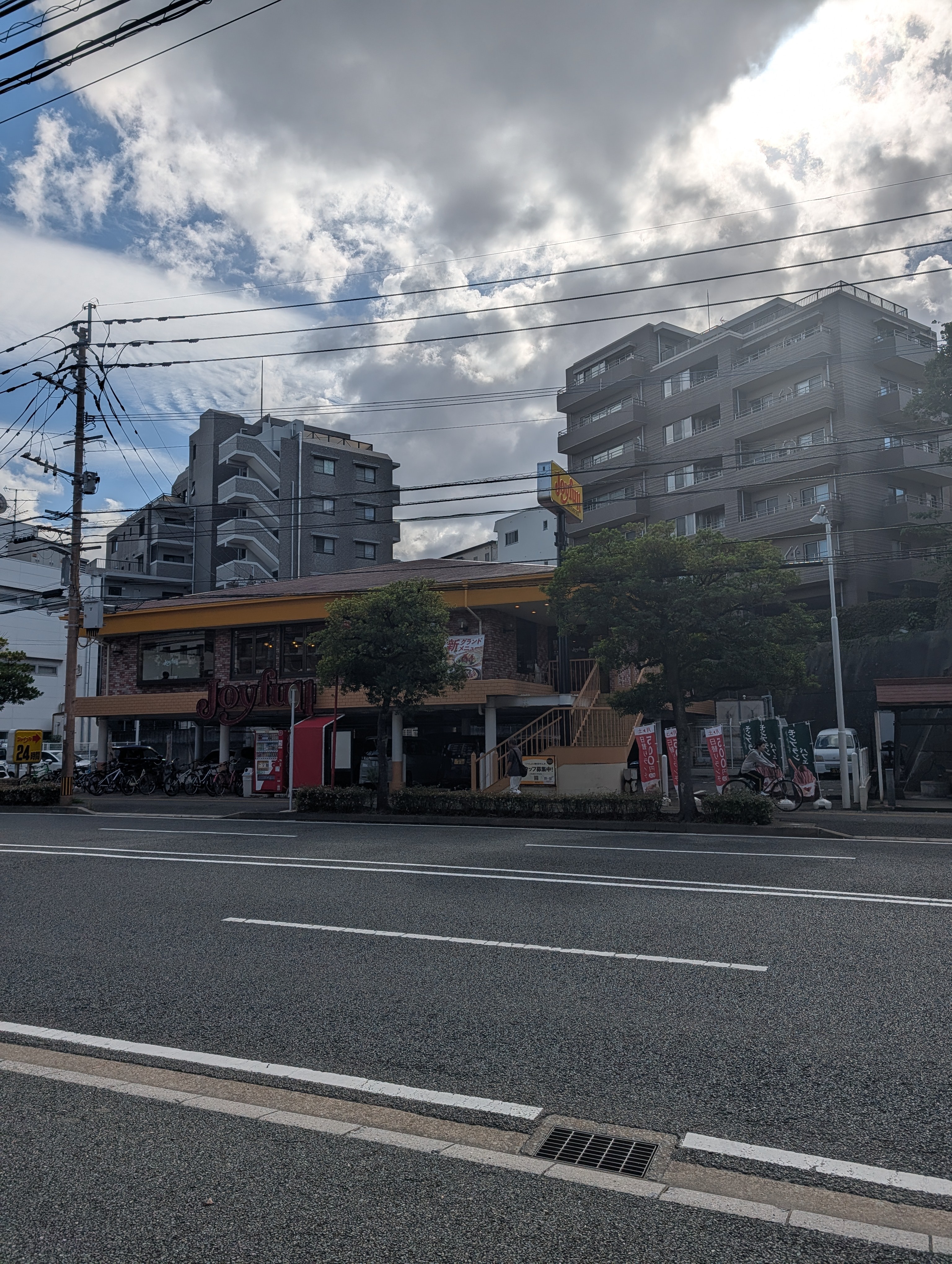 向かい側にジョイフル