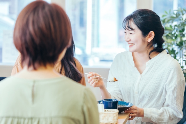 五月病対策として、人と話すのは効果的。