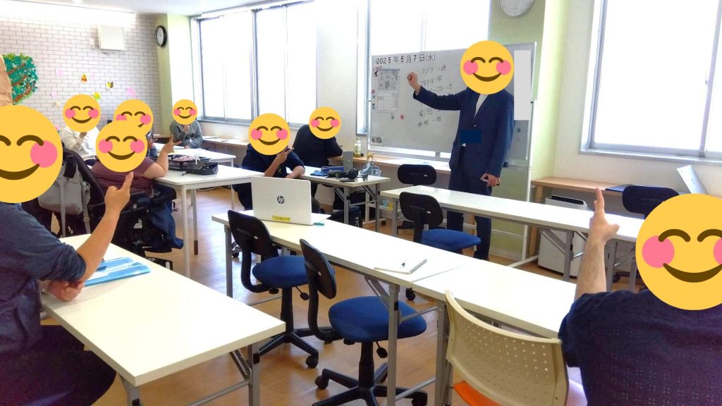 後出しジャンケンを楽しむ様子。