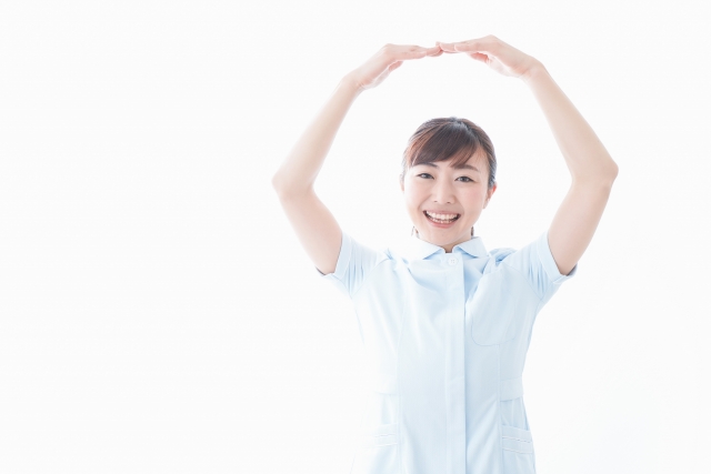 看護婦さんがOKサインを出している画像