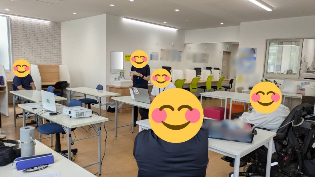 職員がロールプレイで実演する様子