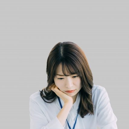 落ち込んでいる人の画像