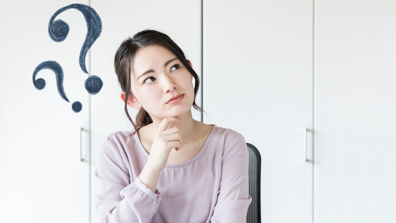 就労移行支援を利用しながらアルバイトはできるのか、悩む女性の写真。