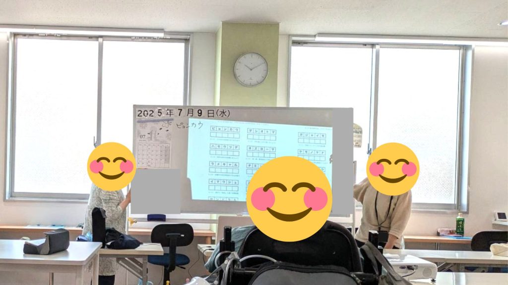 文字を並び替えるゲームに取り組む様子