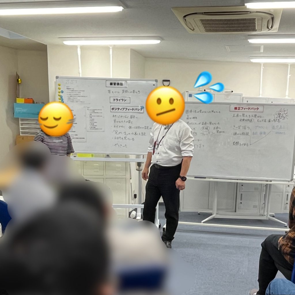 SSTのロールプレイ2回目の様子、意思表示をする利用者さんと、質問を投げかけて食い下がること4困っているスタッフ。