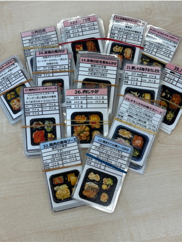 昼食のメニューカードです。