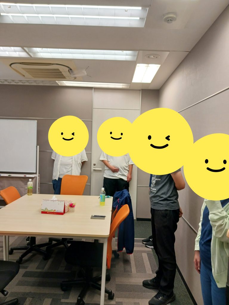 発声練習をしました。大きな声を出すことができました。