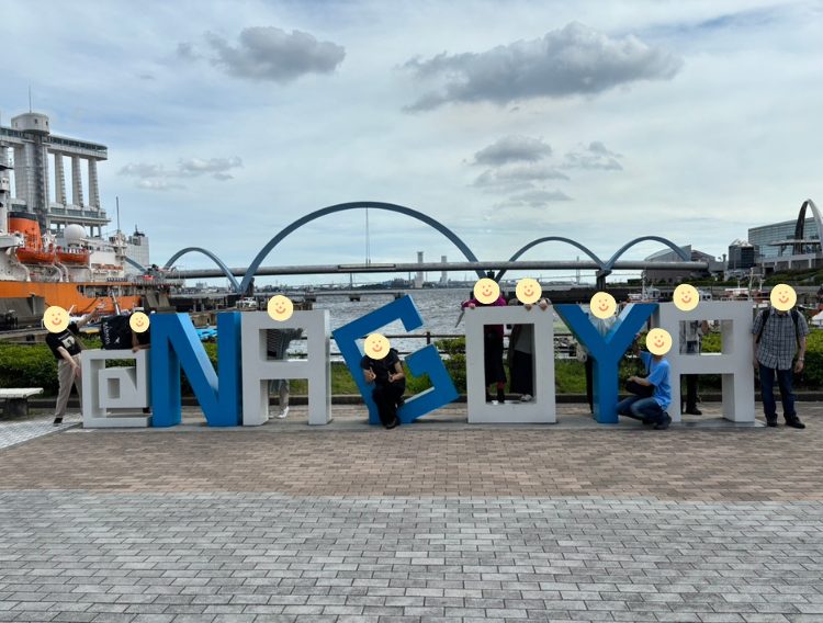 名古屋港水族館前での集合写真
