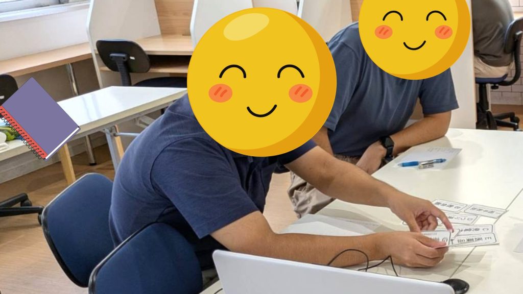 コンセンサスゲームでグループで話し合う様子。