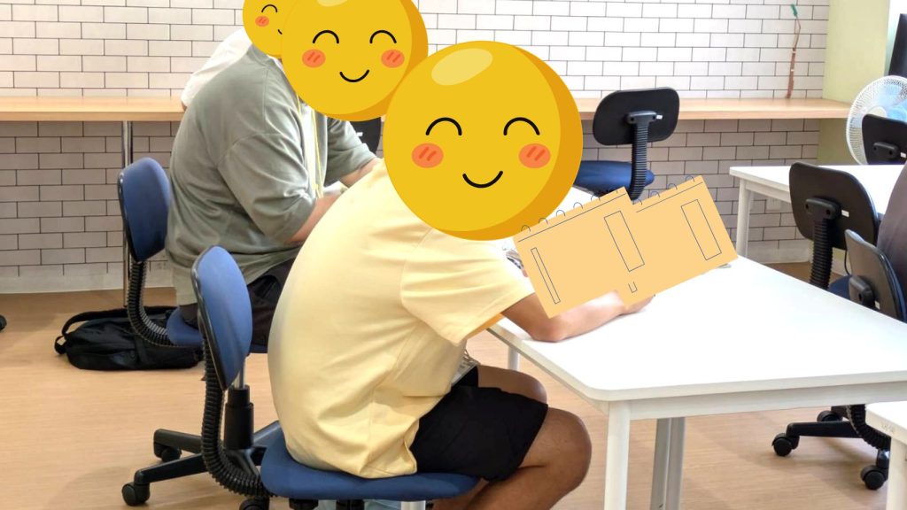 報連相のアサーションについてのワークを行う様子。