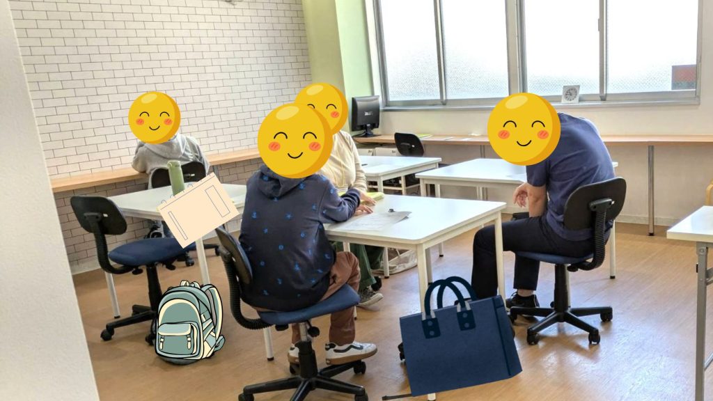 報告の仕方についてグループで話し合う様子2