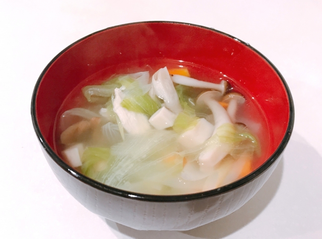 野菜の汁物の画像
