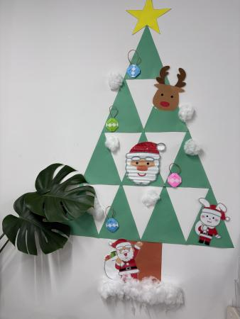 クリスマスツリー、サンタクロース、トナカイ