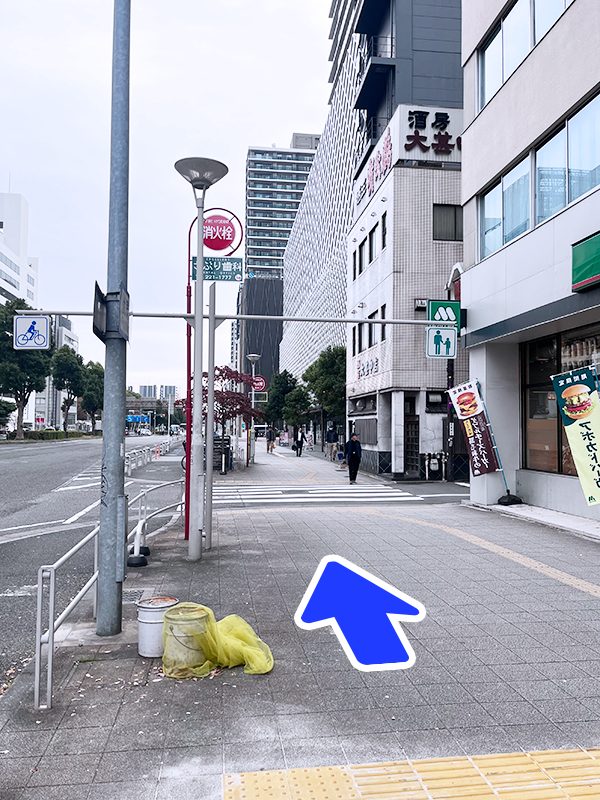 階段を上がると御園座前に出ます