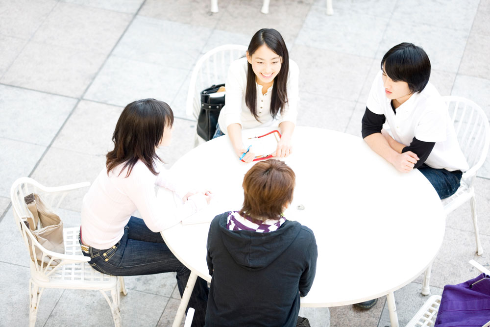 学生や友人のイメージ
