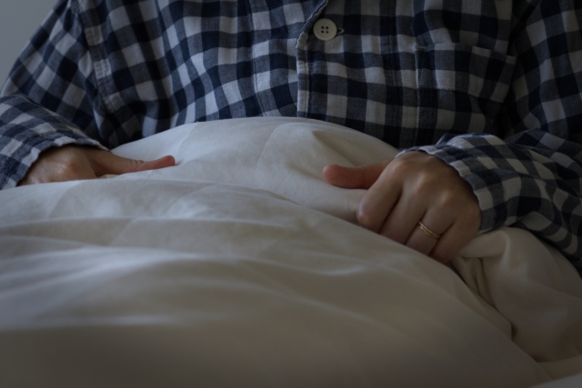 夜中に目が覚める画像