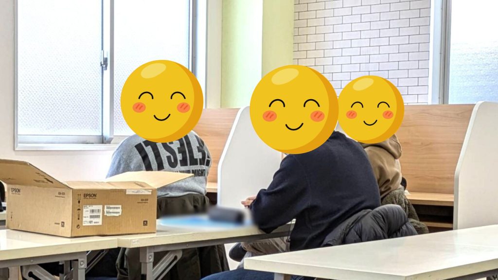 アサーションについて話を聞く利用者さん