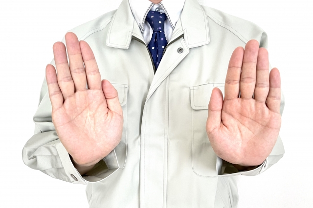 手を出して断る画像