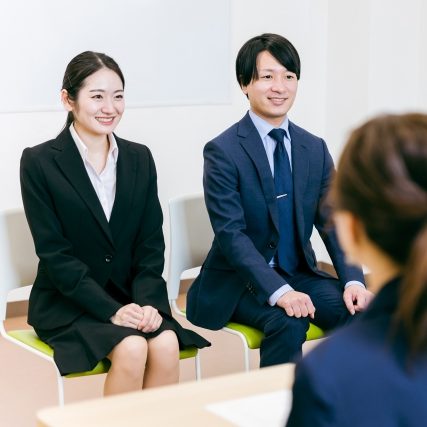 面接を受ける画像