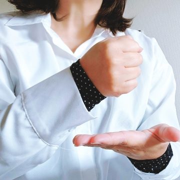 なるほどと理解するポーズの画像